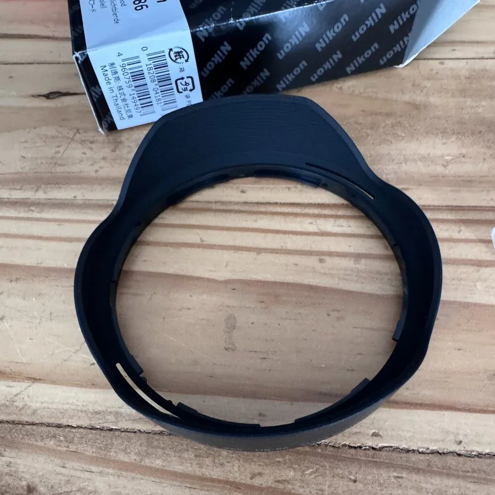 Nikon HB -86. Lens hood